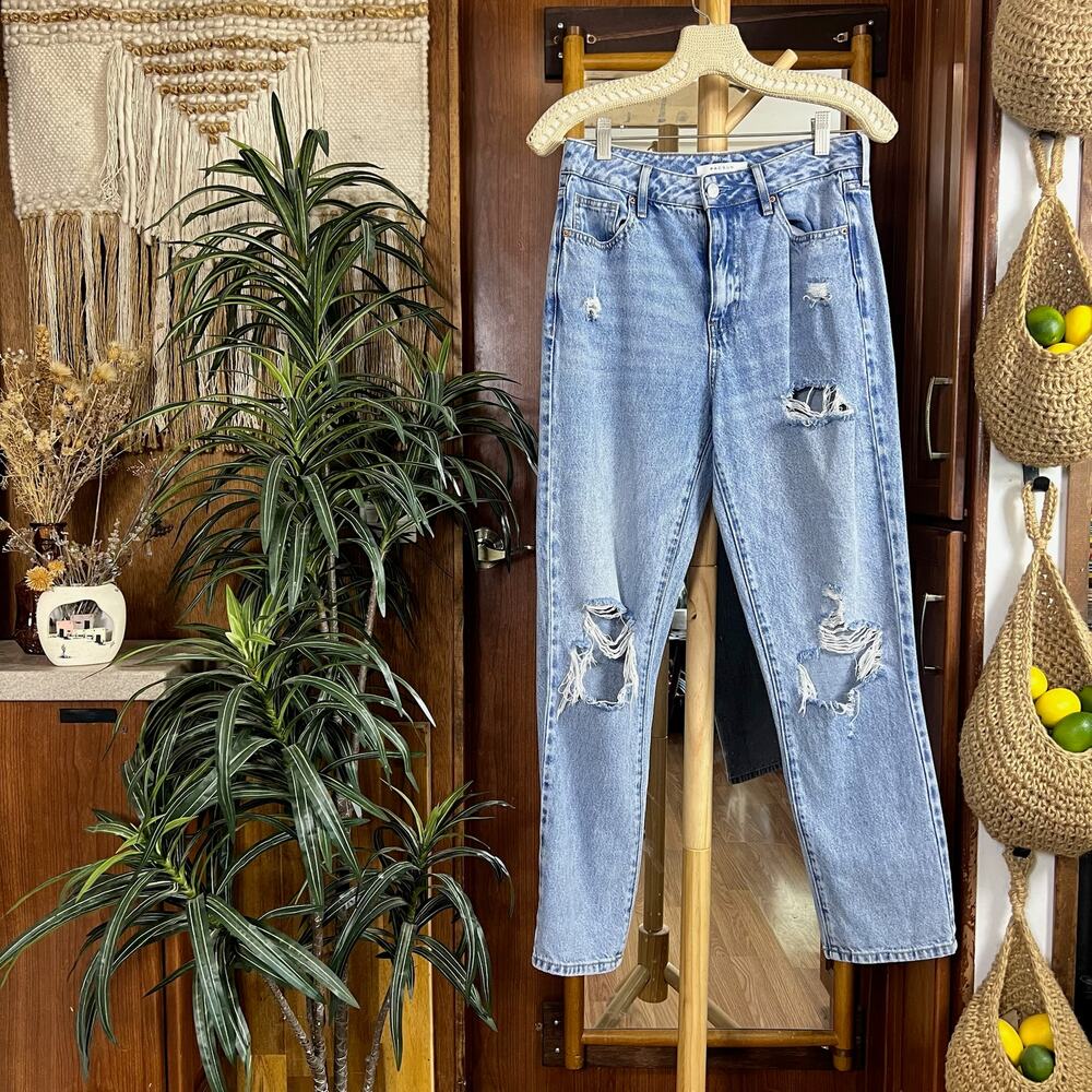 PacSun High Rise Mom Jeans 26 Light Wash Distressed Knee Rigid Cotton Straight